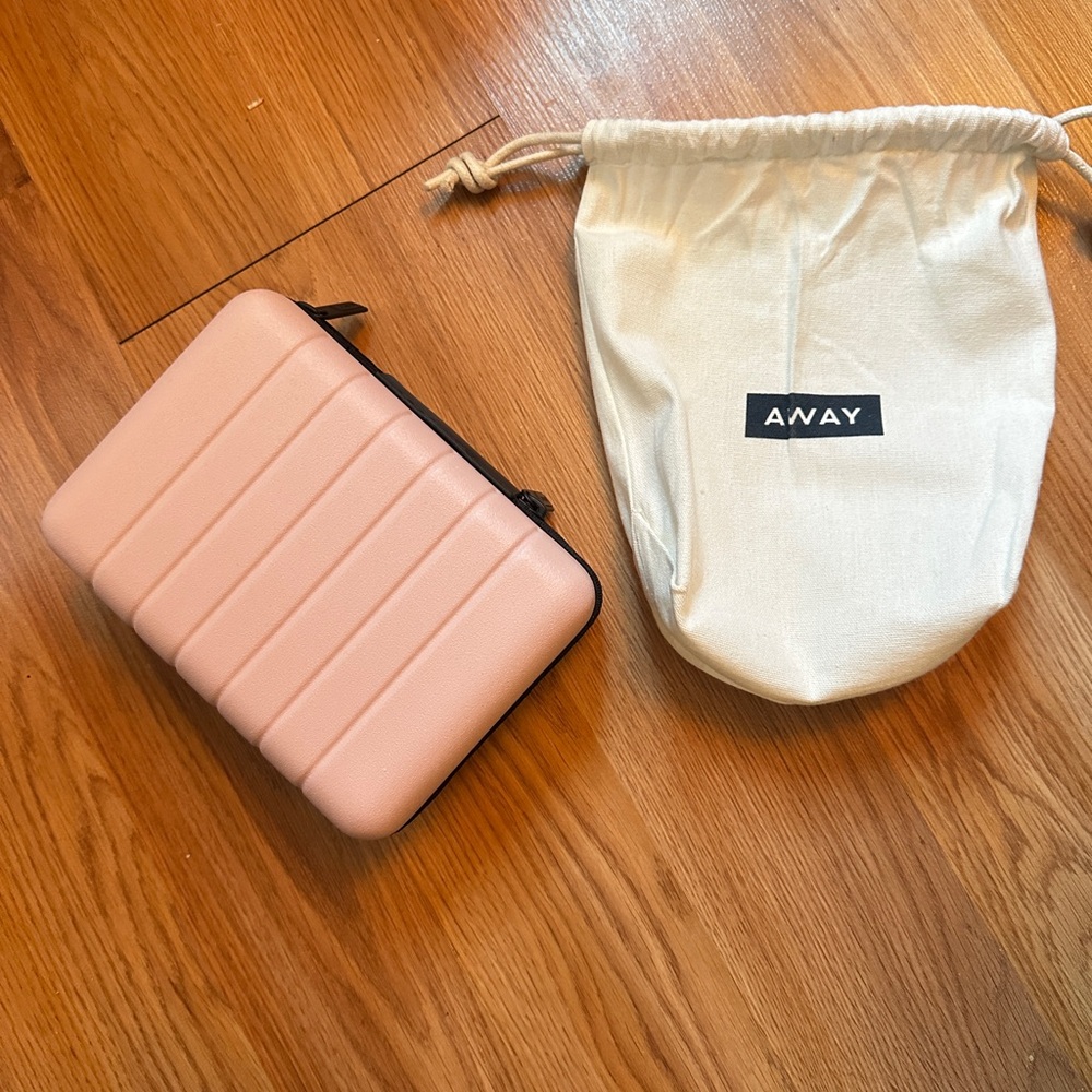 Away Pink / Blush Hard Shell MINI Case - brand new!